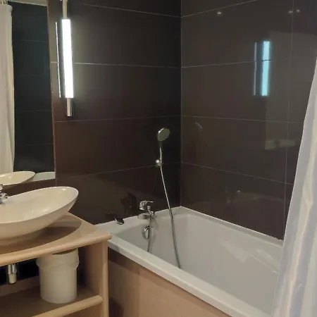 T3 Avec Terrasse Et Piscine A - Chateau Des Magnans - Fr-1-165b-22 Apartment Jausiers